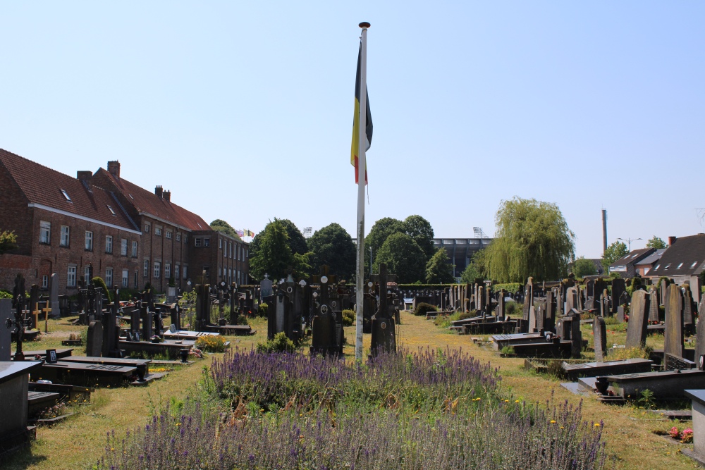 Belgian Graves Veterans Sint-Andries Churchyard #1