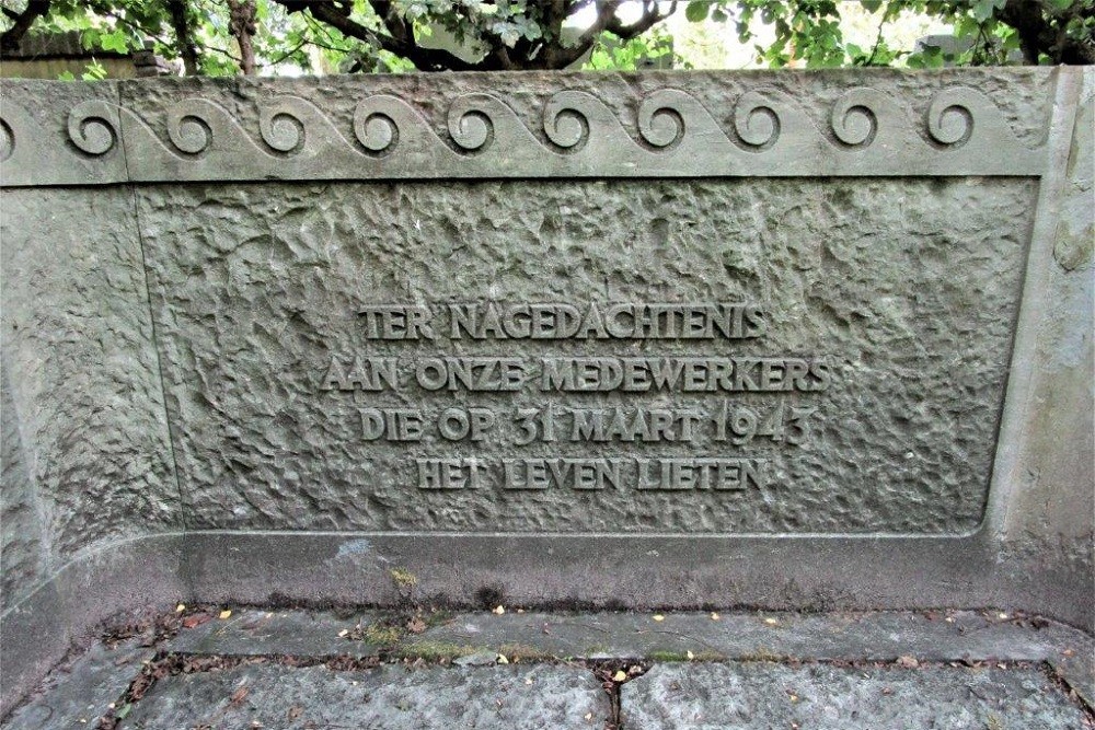 Grafmonument Werknemers Van Berkel Algemene Begraafplaats Crooswijk #4