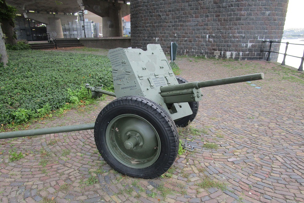 PAK-36 Gun Deventer #1