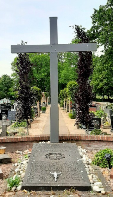Voormalig Pools Oorlogsgraf Rooms Katholieke Begraafplaats Teteringen #3