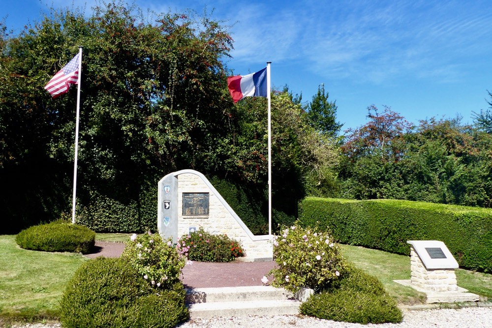 Monument Currahee Beuzeville-au-Plain #1