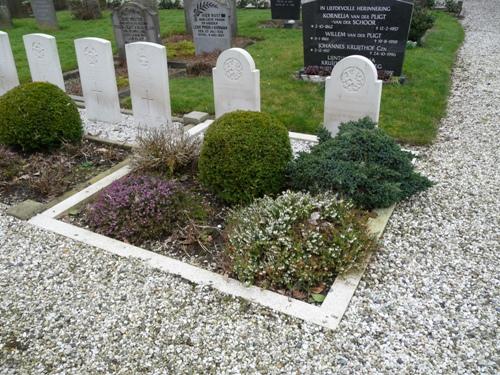 Nederlandse Oorlogsgraven Protestantse Begraafplaats Strijen #2