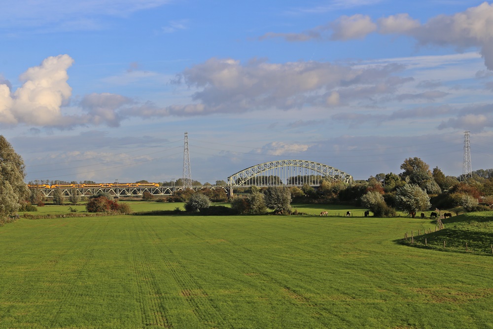 Railway bridge Oosterbeek #1