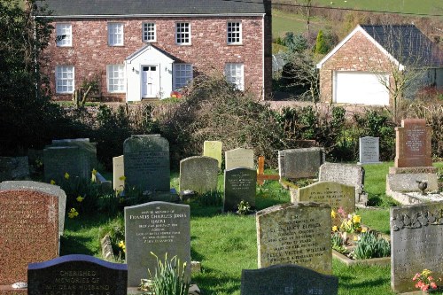 Commonwealth War Graves St Michael Churchyard