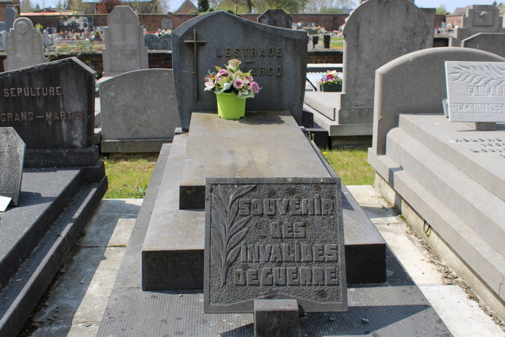 Belgian Graves Veterans Huisssignies #1
