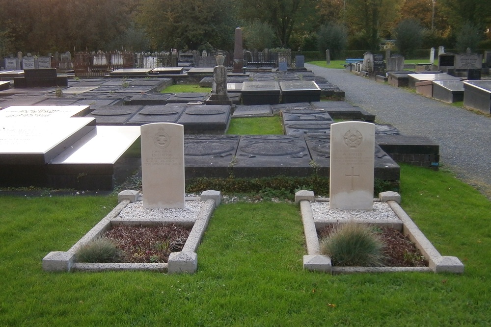 Oorlogsgraven van het Gemenebest Gemeentelijke Begraafplaats Usquert #1