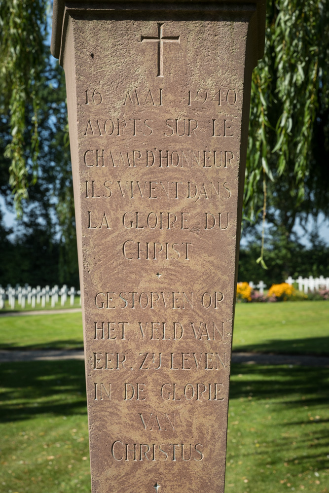 Monumenten Franse Oorlogsbegraafplaats Kapelle #5