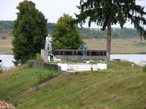 Mass Grave Soviet Soldiers Holoskiv #1