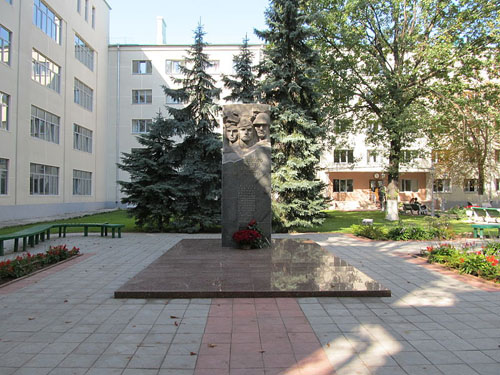 Oorlogsmonument Universiteit van de Rechten Kharkov #1