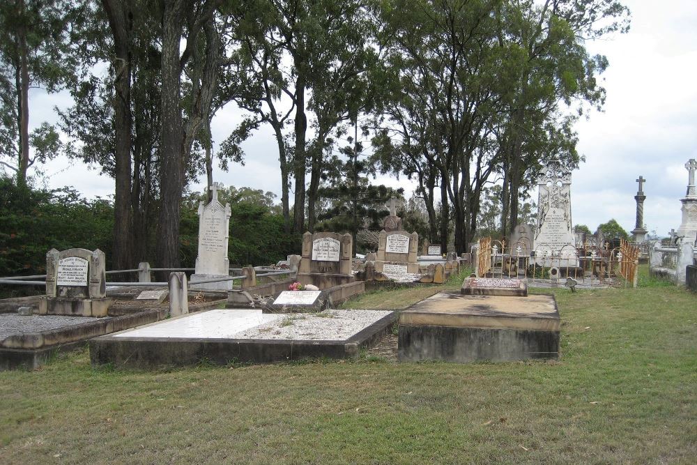 Commonwealth War Grave St. Michael's Roman Catholic Cemetery #1