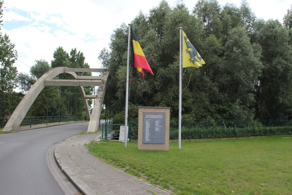 Oorlogsmonument Slag om de Leie Oeselgem	 #1