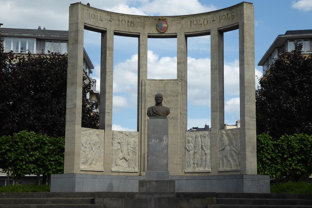 Monument Verzetsstrijder Louis Schmidt #1