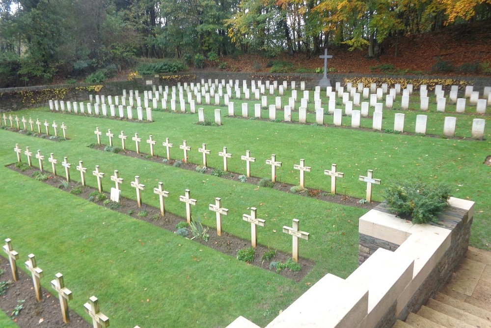 Commonwealth War Cemetery Mont Noir