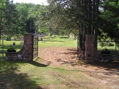 Commonwealth War Grave Paint Lake Cemetery