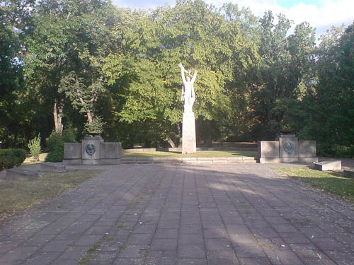 Sovjet Oorlogsbegraafplaats Teplice