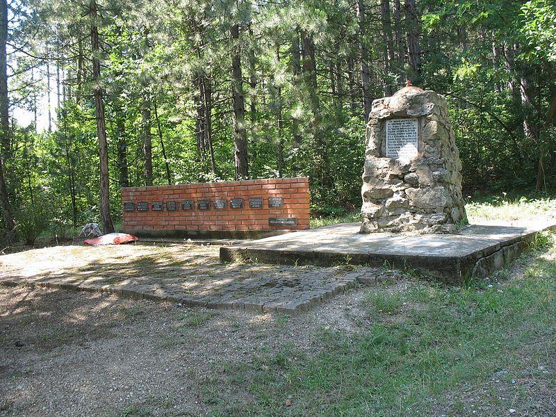 Monument Omgekomen Partizanen Popovica #1