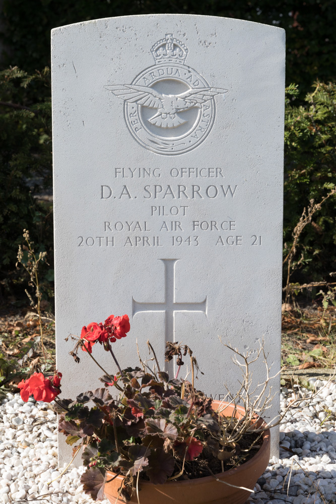 Commonwealth War Graves Municipal Cemetery Onstwedde #3