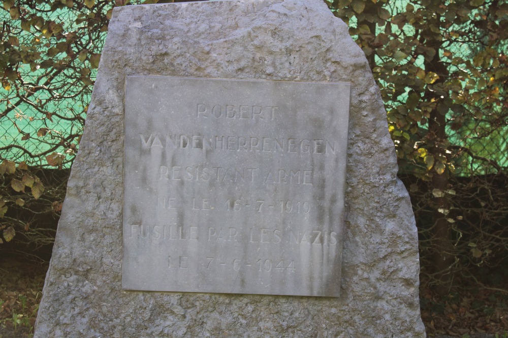 Monument Gefusilleerde Verzetsstrijder Haine-Saint-Paul #2