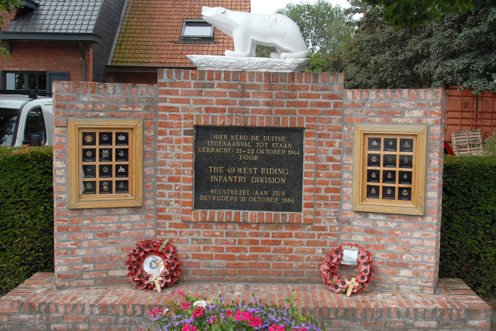 Liberation Memorial with Anti-aircraft Gun Wuustwezel #2
