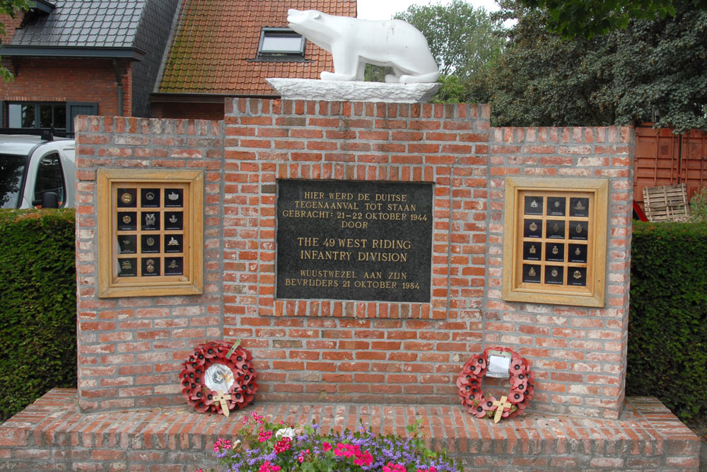 Bevrijdingsmonument met Luchtdoelkanon Wuustwezel #2