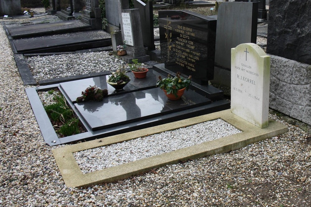 Dutch War Grave Roman Catholic Cemetery Echt #1