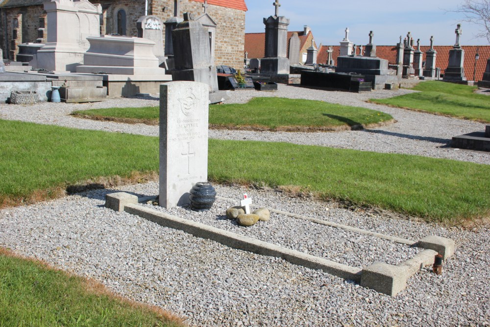 Commonwealth War Grave Bazinghen #1