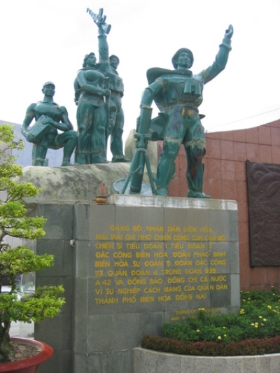 Monument Verovering Luchtmachtbasis Bien Hoa #1