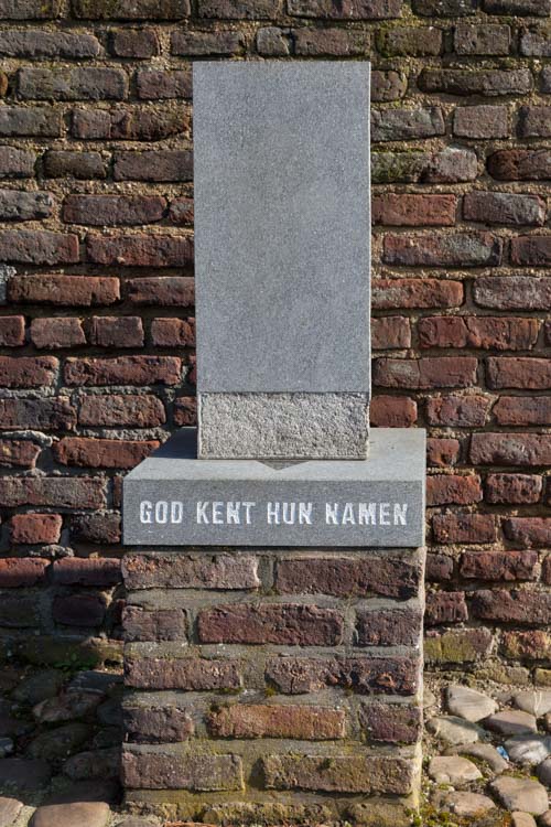 Monument voor de families Croonenberg en Steinberg #2