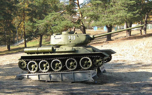 Bevrijdingsmonument (T-34/85 Tank) Irpin #1