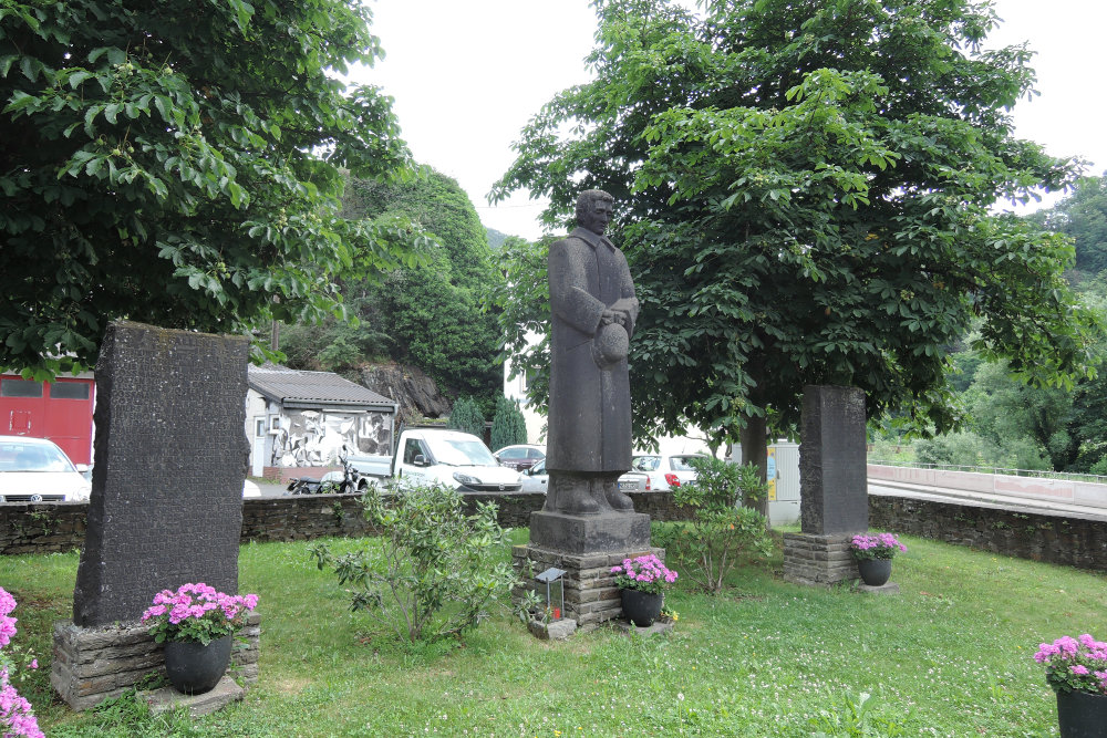 War Memorial Mayscho #1