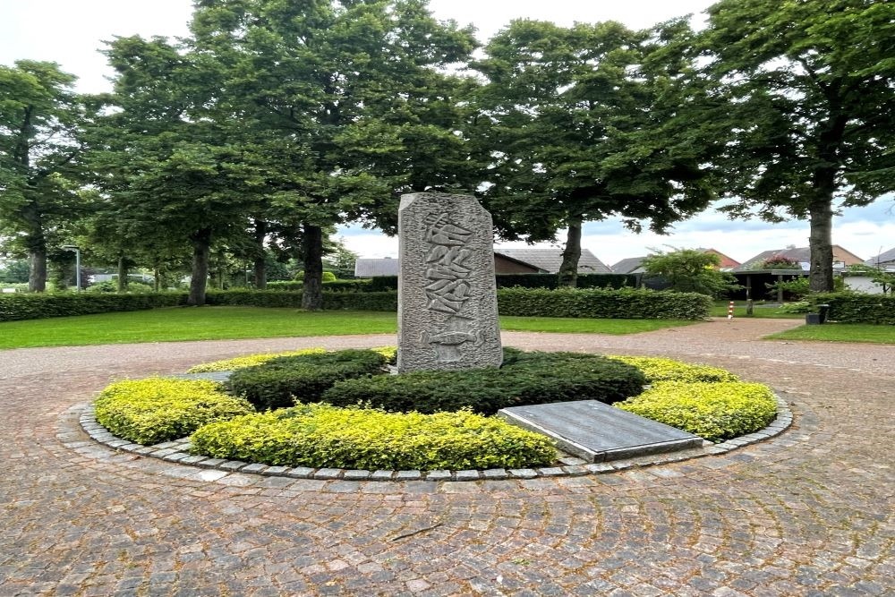 War Memorial Ottenstein #1