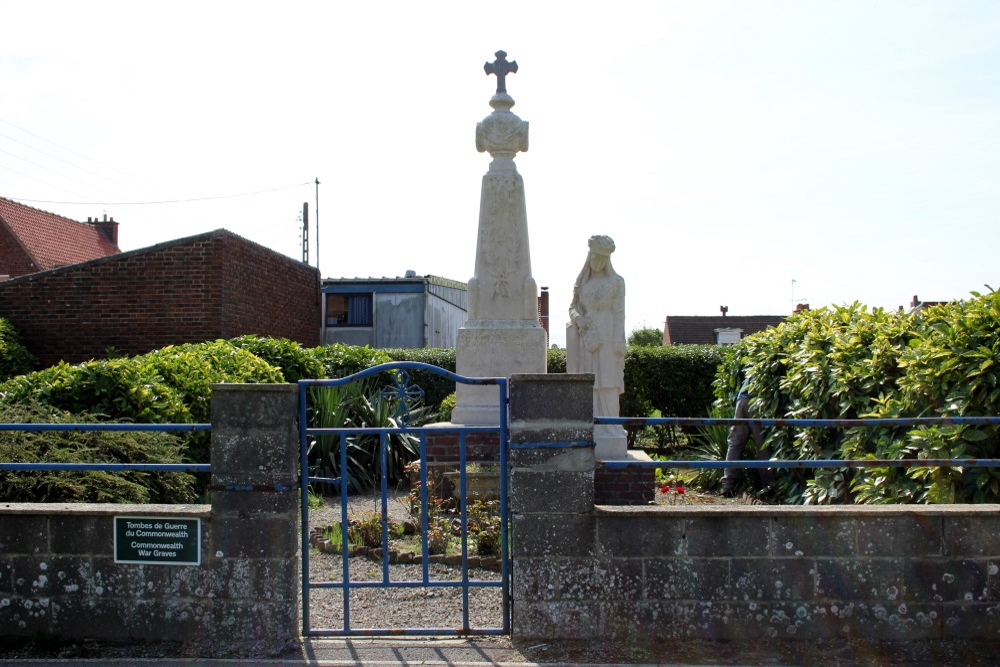 War Memorial Zuytpeene #1