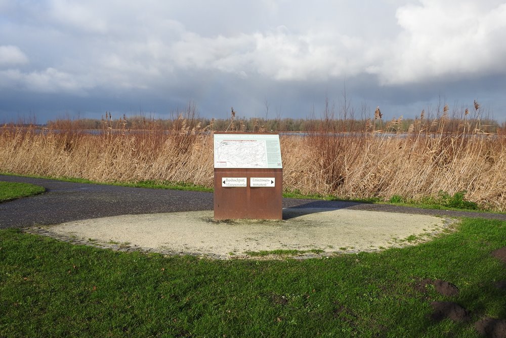 Information Board Line-Crossers Lage Zwaluwe