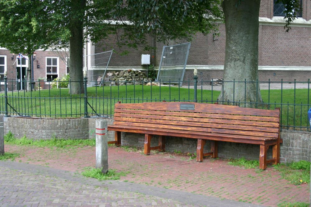 Memorial Bench Warga