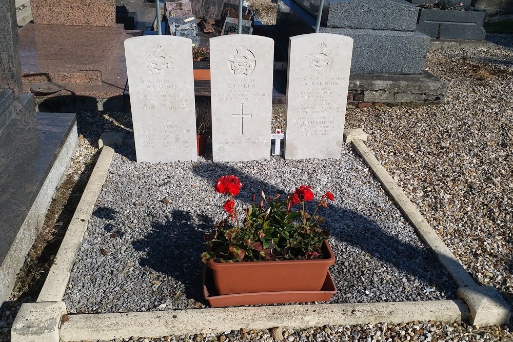 Commonwealth War Graves Fontaine-la-Louvet #1