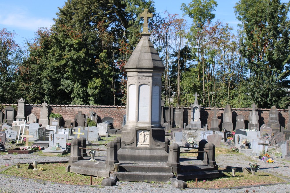 War Memorial Cemetery Vaulx