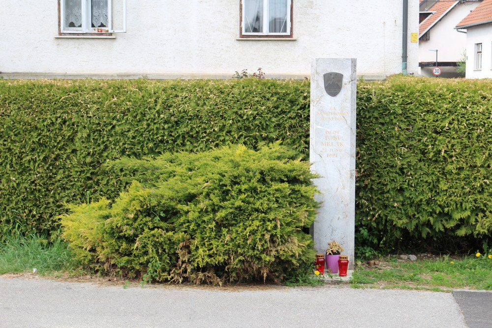 Monument Toni Mrlak