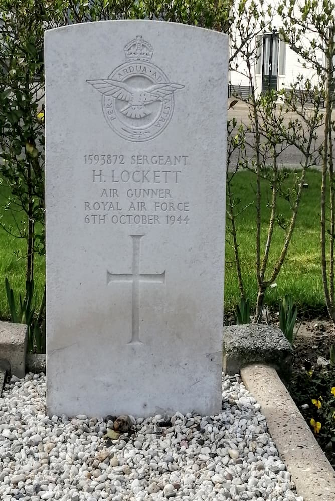 Commonwealth War Grave Old Cemetery Den Bommel #2