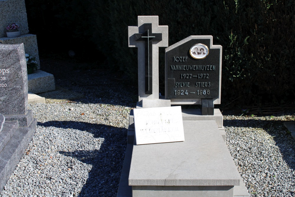 Belgian Graves Veterans Budingen #1