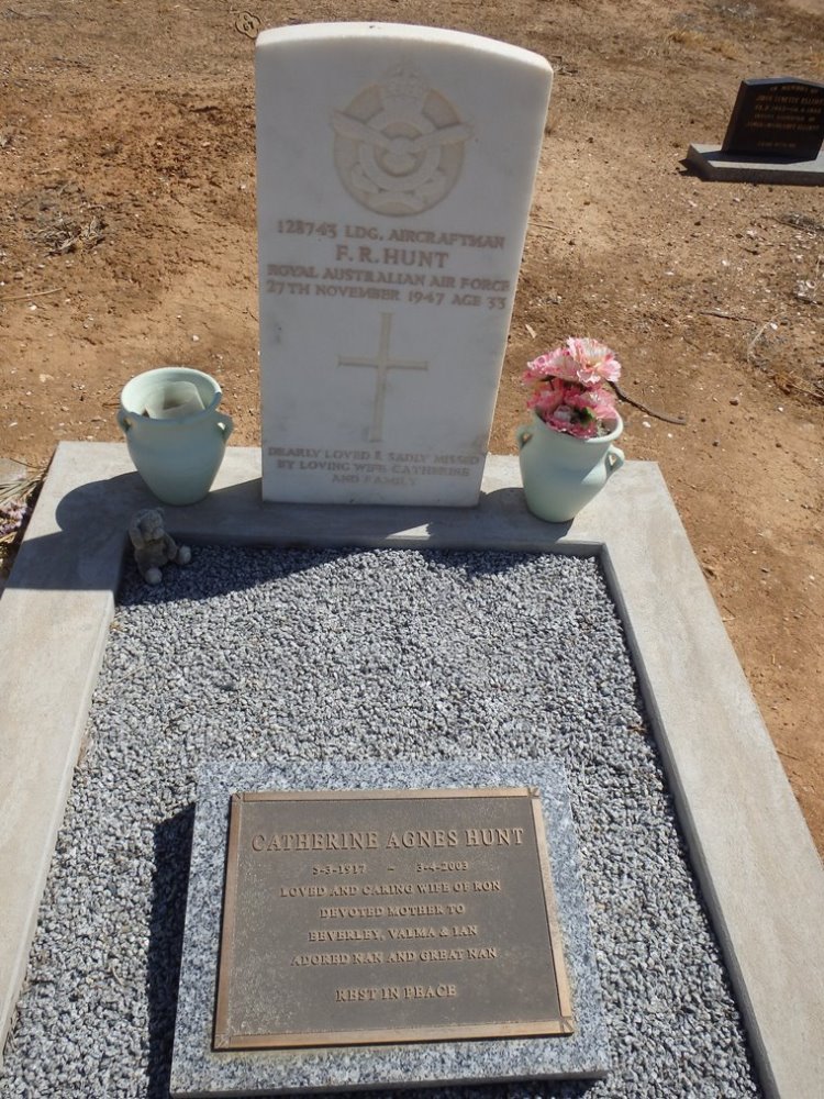 Commonwealth War Grave Elmore Cemetery #1