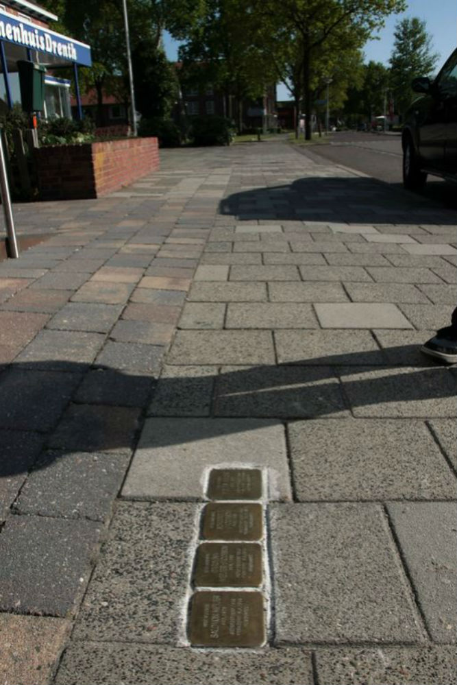 Stolpersteine Dorpsstraat 38 #4