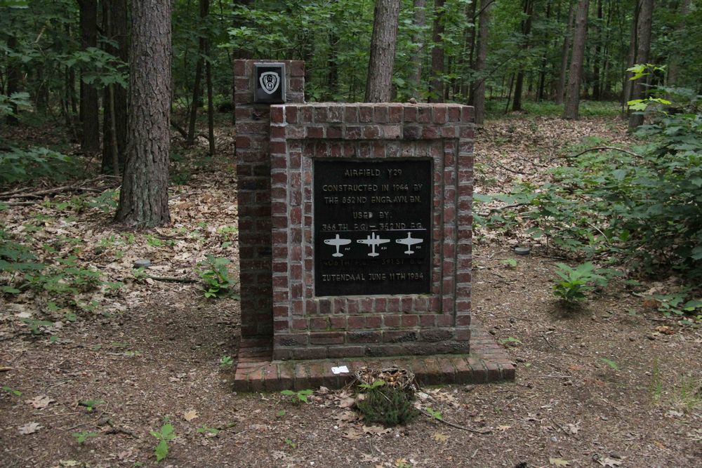 Monument Vliegveld Y-29 Zutendaal