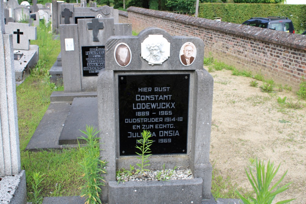 Belgische Graven Oudstrijders Hever Kerkhof #2