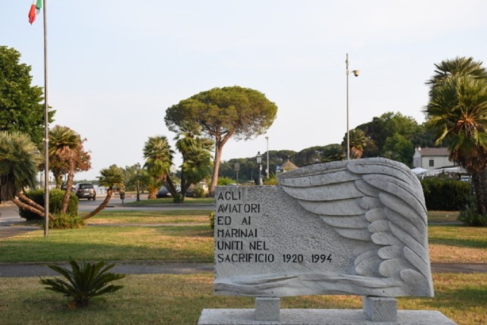 Monument Voor De Gevallen Soldaten Van Triest #3