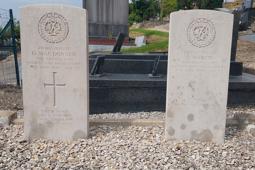 Commonwealth War Graves Bailly-en-Rivière #1