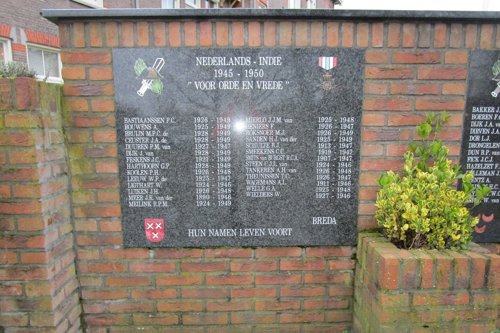 Monument voor gesneuvelde militairen in Nederlands Oost-Indi. #2