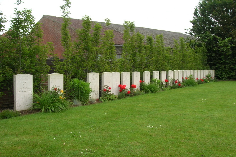 Commonwealth War Cemetery Lone Tree #2