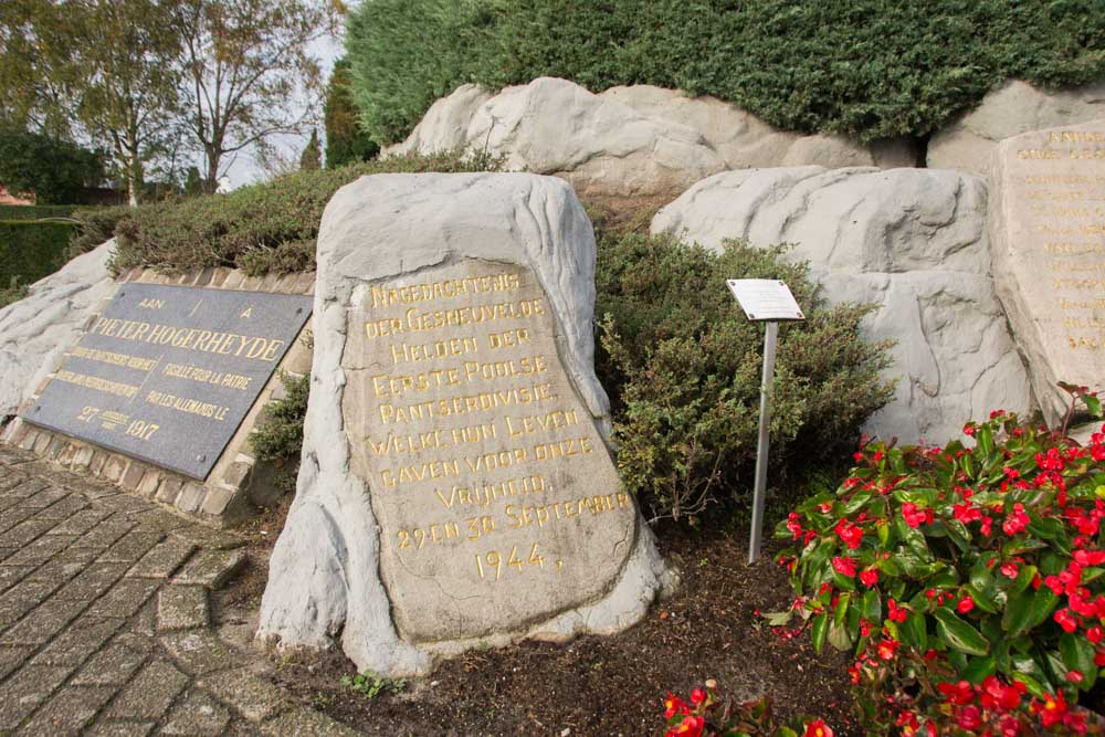 Calvary Mound and War Memorials Merksplas #3