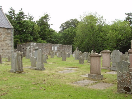 Oorlogsgraf van het Gemenebest Old Deer Parish Churchyard