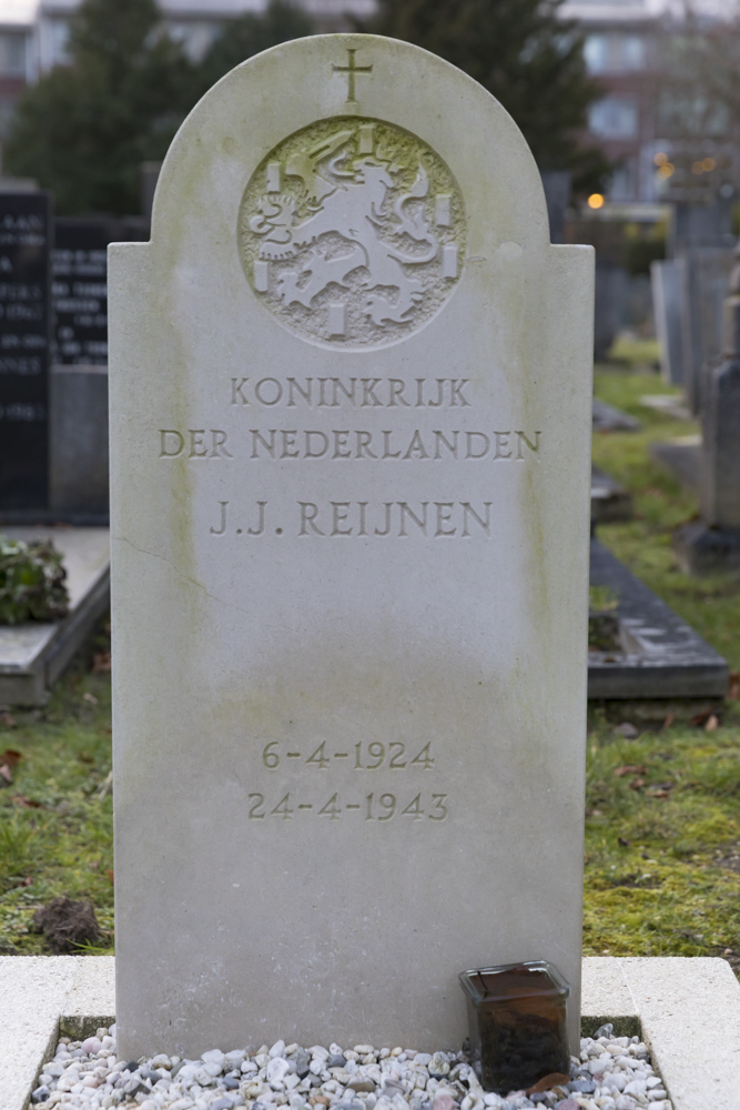 Nederlandse Oorlogsgraven Rooms Katholieke Begraafplaats Malden #2